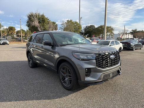 Used 2025 Ford Explorer ST-Line w/ ST-Line Street Pack image 7
