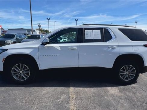 Used 2023 Chevrolet Traverse LT w/ Rear Camera Mirror Package image 5