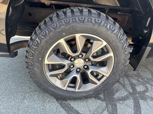 Used 2022 Chevrolet Silverado 1500 LT AWD/4WD image 15