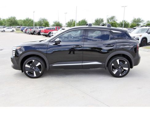 Certified 2025 Nissan Kicks SR FWD image 4