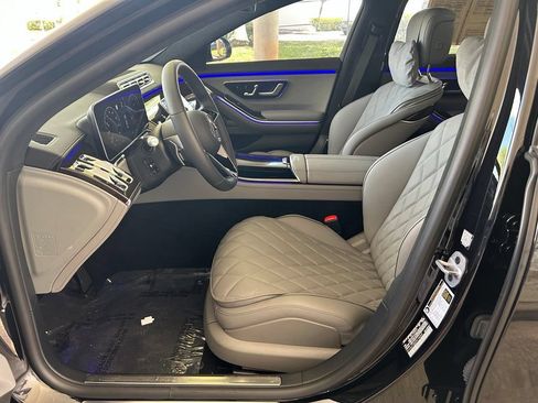 Used 2023 Mercedes-Benz S 580 4MATIC Sedan image 5