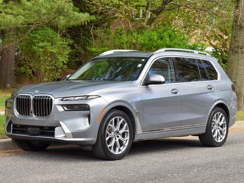 Used 2025 BMW X7 xDrive40i AWD/4WD image 2