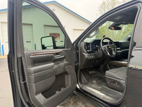 Used 2024 Chevrolet Silverado 2500 LT w/ Convenience Package AWD/4WD image 11