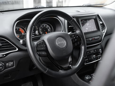 Used 2019 Jeep Cherokee Latitude Plus image 12