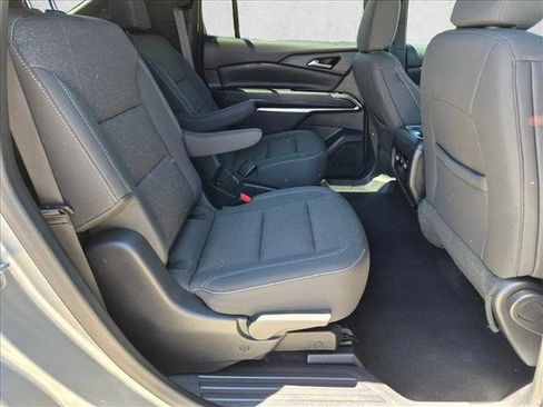 Used 2024 Chevrolet Traverse LT FWD image 21