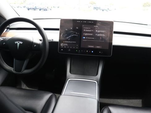 Used 2024 Tesla Model Y 2WD image 16
