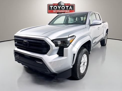 Used 2025 Toyota Tacoma SR5 w/ SR5 Upgrade Package AWD/4WD image 3