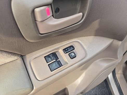 Used 2000 Toyota Sienna LE FWD image 10