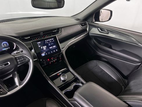 Used 2023 Jeep Grand Cherokee Altitude image 22