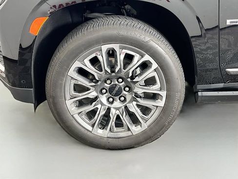 Used 2023 GMC Yukon Denali Ultimate AWD/4WD image 11