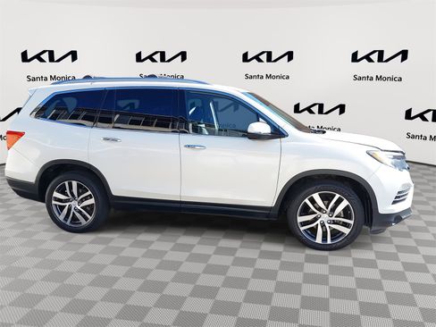 Used 2016 Honda Pilot Elite image 4
