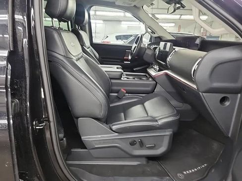 Used 2025 Ford Expedition Max Platinum AWD/4WD image 9