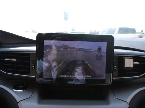 Used 2023 Ford Explorer XLT w/ Equipment Group 202A AWD/4WD image 34