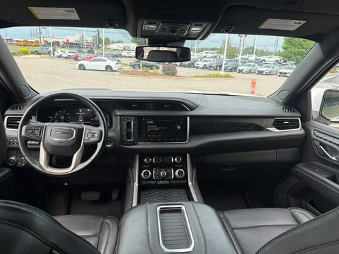 Used 2023 GMC Yukon XL Denali RWD image 28