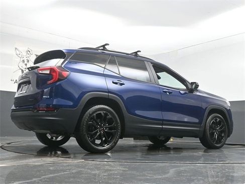 Used 2022 GMC Terrain SLE w/ Driver Convenience Package image 33