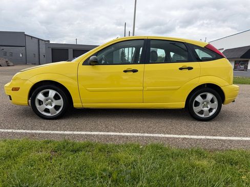 Used 2005 Ford Focus SES FWD image 8