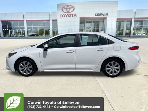 Used 2020 Toyota Corolla LE FWD image 2