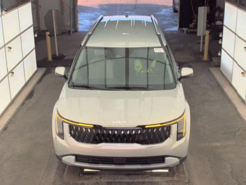 Used 2025 Kia Carnival EX image 2