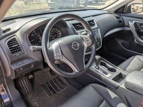 Used 2016 Nissan Altima 2.5 SR w/ LED Appearance Package image 12