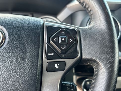 Used 2017 Toyota Tacoma Limited image 18