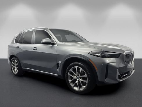 Used 2024 BMW X5 xDrive40i w/ Parking Assistance Package AWD/4WD image 1