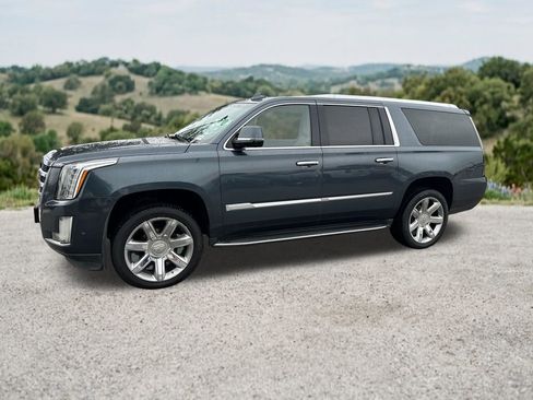 Used 2020 Cadillac Escalade ESV Luxury RWD image 4