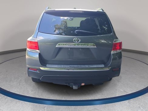 Used 2011 Toyota Highlander SE w/ Tow Pkg FWD image 6