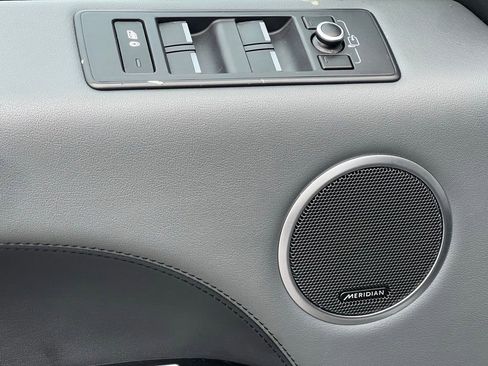 Used 2014 Land Rover Range Rover Sport HSE image 16
