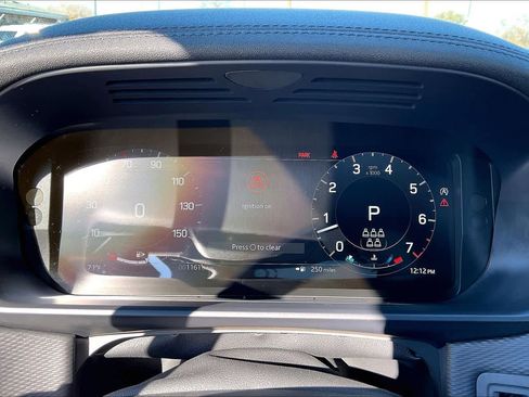 Used 2025 Land Rover Discovery Dynamic SE image 23