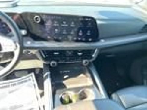 Used 2025 Chevrolet Suburban LT AWD/4WD image 10