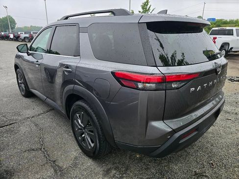 Used 2024 Nissan Pathfinder SV FWD image 14