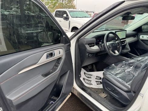 Certified 2025 Ford Explorer Active w/ Active Comfort Package AWD/4WD image 17