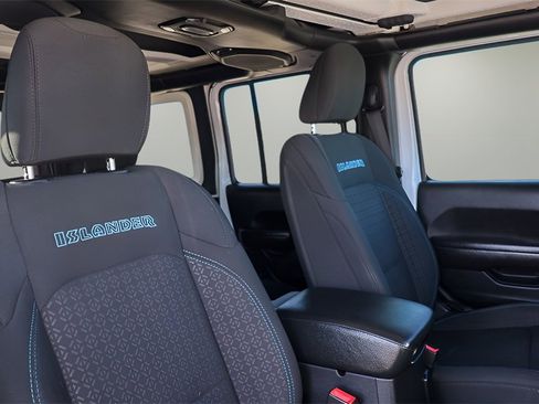 Used 2021 Jeep Wrangler Unlimited Islander image 17