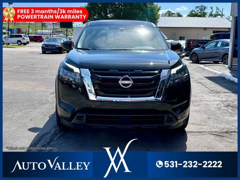 Used 2024 Nissan Pathfinder S image 2