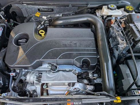 Used 2023 Chevrolet Equinox RS w/ RS Leather Package image 22