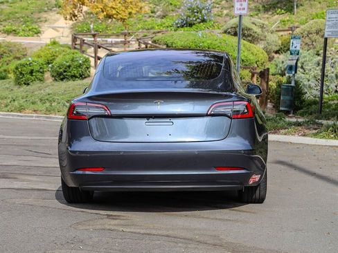 Used 2018 Tesla Model 3 Long Range RWD image 4
