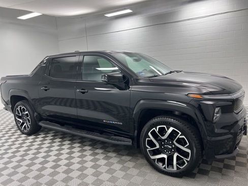 Used 2024 Chevrolet Silverado EV RST w/ LPO, Utility Wall Package AWD/4WD image 4