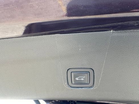 Used 2023 Chevrolet Traverse LT FWD image 34