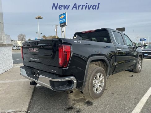 Certified 2025 GMC Sierra 1500 SLT image 3