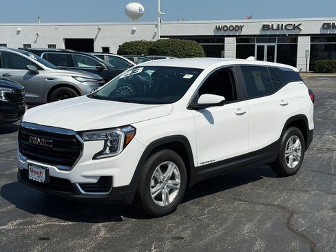 Certified 2023 GMC Terrain SLE FWD image 2
