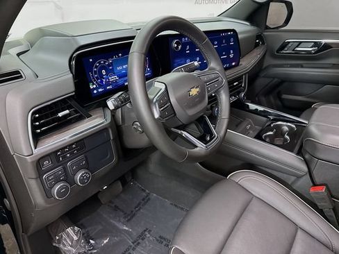 Used 2025 Chevrolet Suburban Premier AWD/4WD image 10