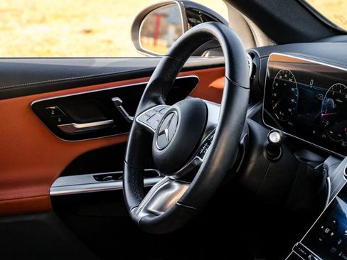 Used 2023 Mercedes-Benz GLC 300 4MATIC image 18