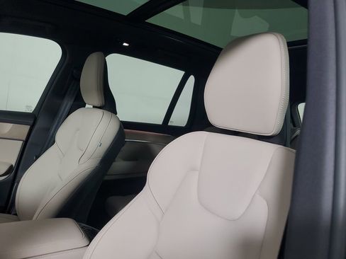 Certified 2025 Volvo XC90 B6 Core w/ Climate Package AWD/4WD image 25