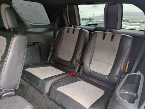 Used 2017 Ford Explorer XLT w/ Equipment Group 202A image 25