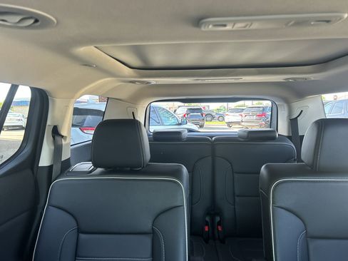 Used 2022 GMC Acadia Denali w/ Denali Technology Package FWD image 26
