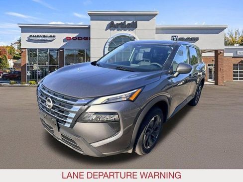 Used 2024 Nissan Rogue SV AWD/4WD image 4