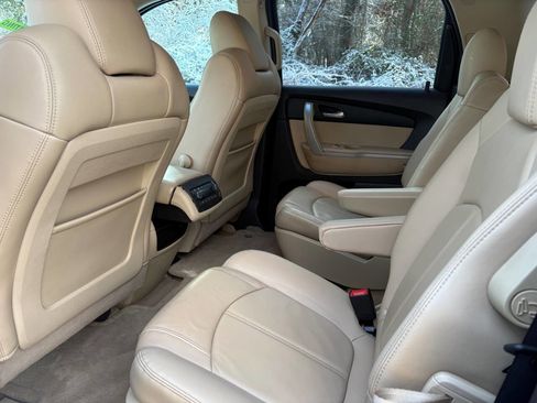 Used 2010 GMC Acadia SLT image 19