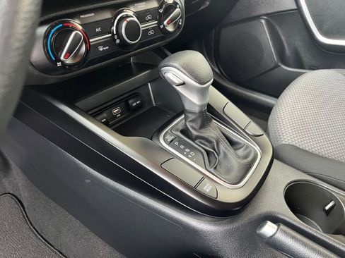 Used 2025 Kia Soul LX w/ LX Technology Package FWD image 40