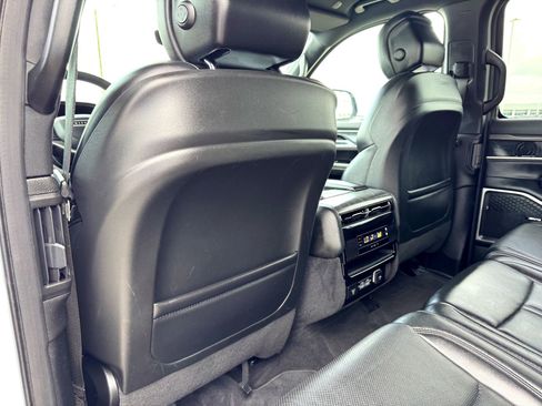 Used 2024 Jeep Wagoneer L Series II RWD image 21