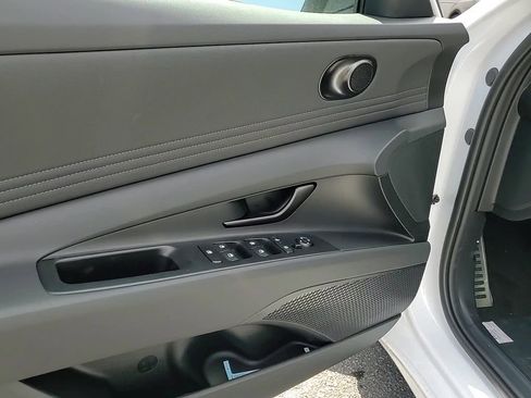 New 2025 Hyundai Elantra SEL image 13